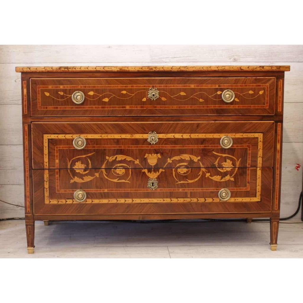Commode Italienne en placage de noyer du XVIIIème siècle | Biron ||