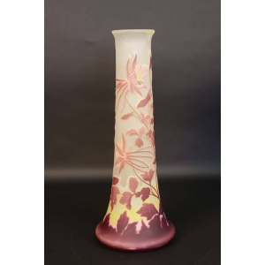 Vase de GALLÉ à décor de cyclamens | Biron ||