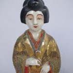 Paire de geishas en faïence de Satsuma, circa 1900 | Biron 06c0762980ce0578bd62f7d6b26b760ebdb17927