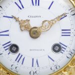 Pendule de style Louis XVI en bronze doré | Biron 4efdeb4b5dc7ad7cd129529df876571de530f1c0