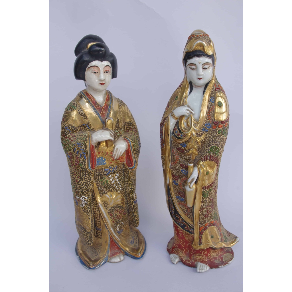 Paire de geishas en faïence de Satsuma, circa 1900 | Biron ||