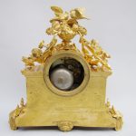 Pendule de style Louis XVI en bronze doré | Biron ba641ec88238c53c7a5c4e234bcd5556ca79ce11