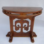 Paire de consoles en demi-lune en laque fauve et décor or circa 1900 | Biron 1eef9d293a68d2bfdca8b062c609d721bac634d7
