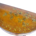 Paire de consoles en demi-lune en laque fauve et décor or circa 1900 | Biron 30ce0cb091a1b4c8e36b97d74ce62e7c3e4dabd8