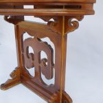 Paire de consoles en demi-lune en laque fauve et décor or circa 1900 | Biron 8fa60cd452ff1902eb9eb4abe5f61abd465876ec