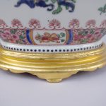 Lampe en porcelaine ovale à décor chinoisant, XXe Siècle | Biron IMGP9695