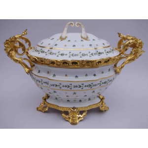 Soupière de style Louis XV en porcelaine de Paris montée en bronze doré circa 1900 | Biron 