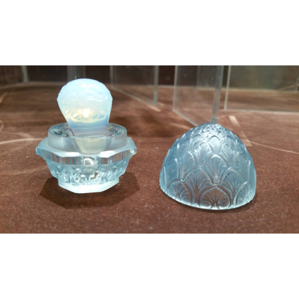 RENE LALIQUE Ecrin «Bouton de fleur» en verre blanc moulé-pressé satiné | Biron RENE LALIQUE Ecrin «Bouton de fleur» en verre blanc moulé-pressé satiné