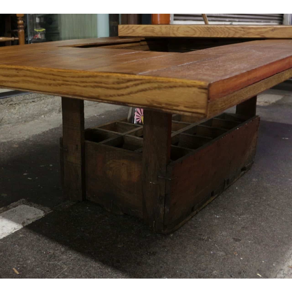 Table basse avec casier à bouteilles (création) | Biron Table basse avec casier à bouteilles (création)