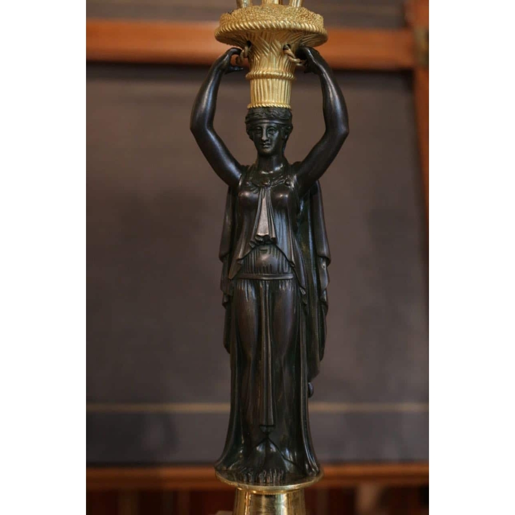 Paire de candélabres en bronze doré d’époque Restauration | Biron Paire de candélabres en bronze doré d'époque Restauration