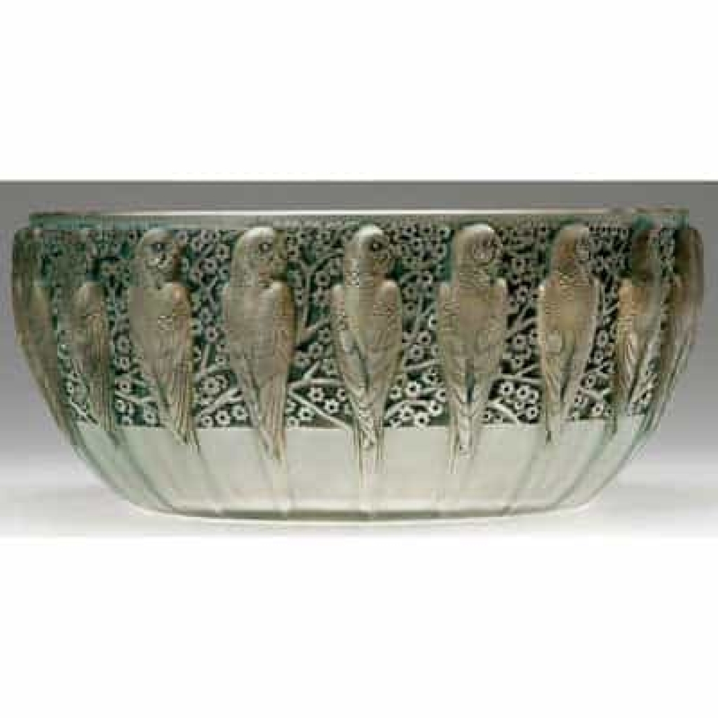 LALIQUE (René) Paire de coupe « perruches » en verre moulé-pressé opalescent et patiné | Biron LALIQUE (René) Paire de coupe "perruches" en verre moulé-pressé opalescent et patiné