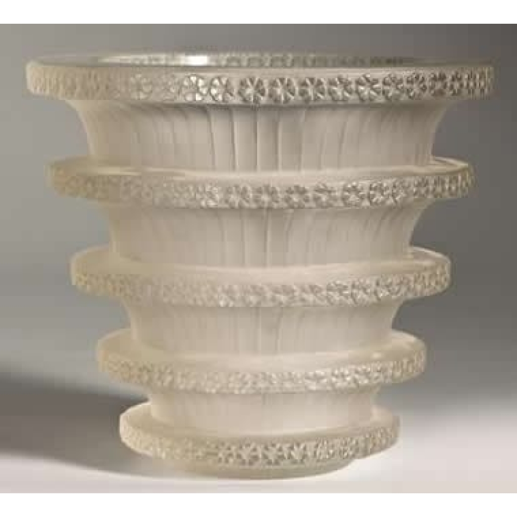 RENE LALIQUE (1860-1945) Vase modèle Chevreuse | Biron RENE LALIQUE (1860-1945) Vase modèle Chevreuse