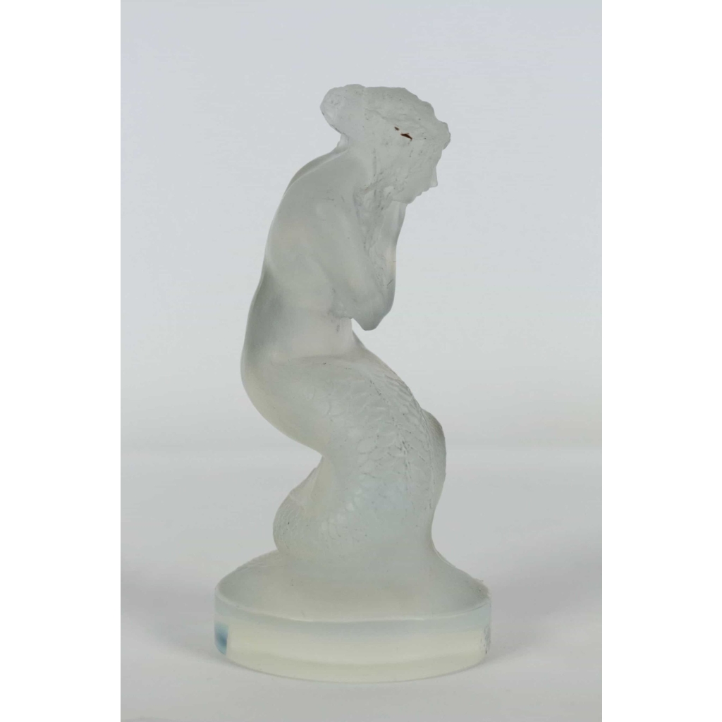 RENE LALIQUE (1860-1945) Mascotte « Naiade » opalescente | Biron RENE LALIQUE (1860-1945) Mascotte "Naiade" opalescente