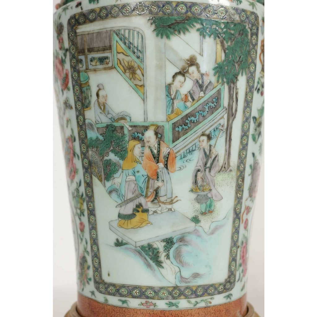 Importante lampe Chinoise du début du XXème siècle , monté de bronze doré | Biron Importante lampe Chinoise du début du XXème siècle , monté de bronze doré