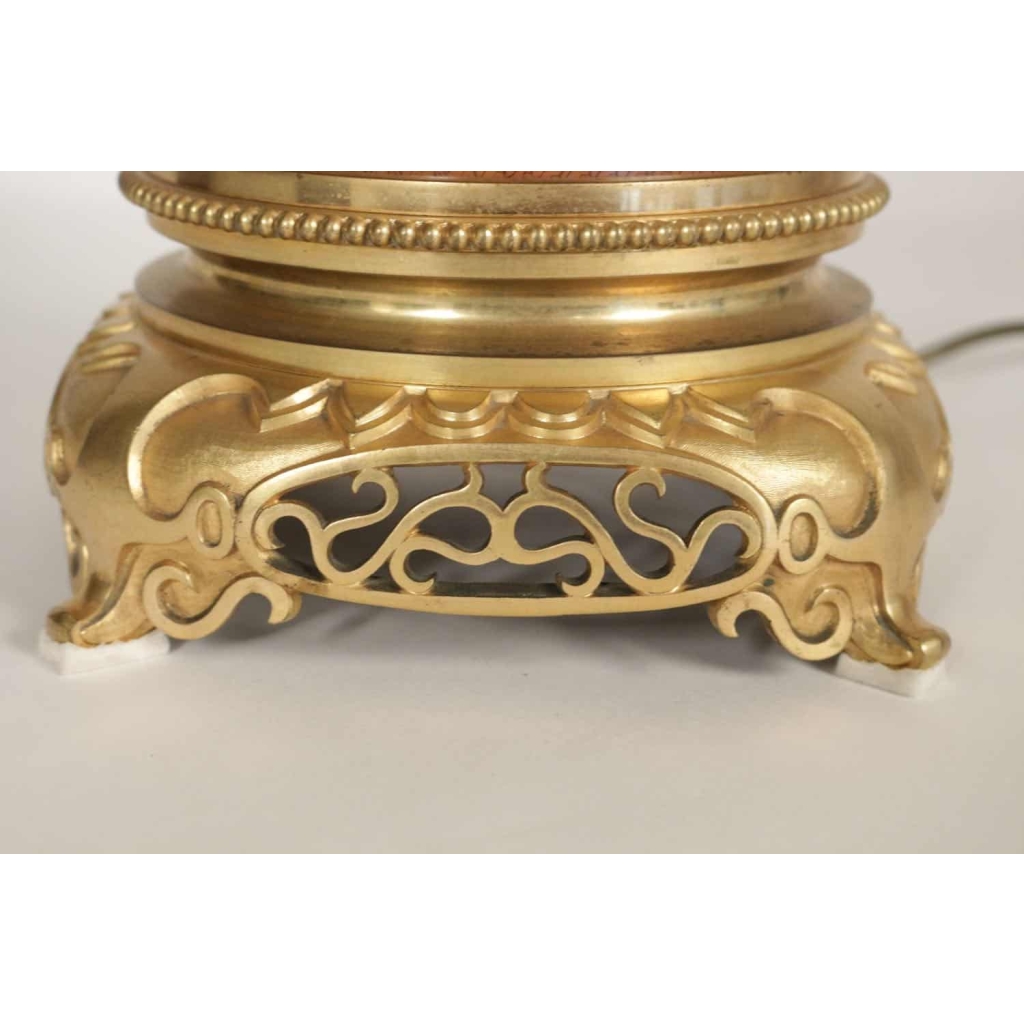 Importante lampe Chinoise du début du XXème siècle , monté de bronze doré | Biron Importante lampe Chinoise du début du XXème siècle , monté de bronze doré