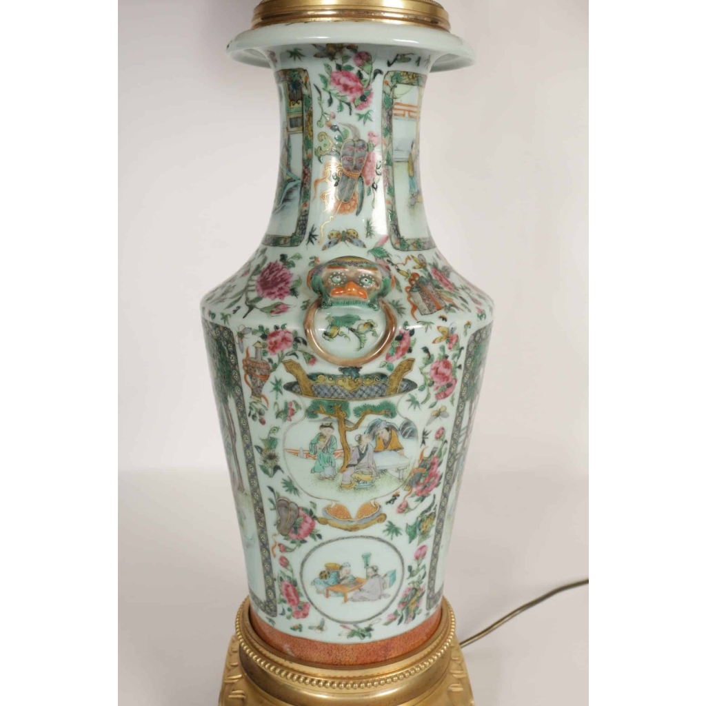 Importante lampe Chinoise du début du XXème siècle , monté de bronze doré | Biron Importante lampe Chinoise du début du XXème siècle , monté de bronze doré