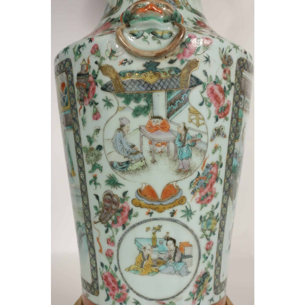 Importante lampe Chinoise du début du XXème siècle , monté de bronze doré | Biron Importante lampe Chinoise du début du XXème siècle , monté de bronze doré