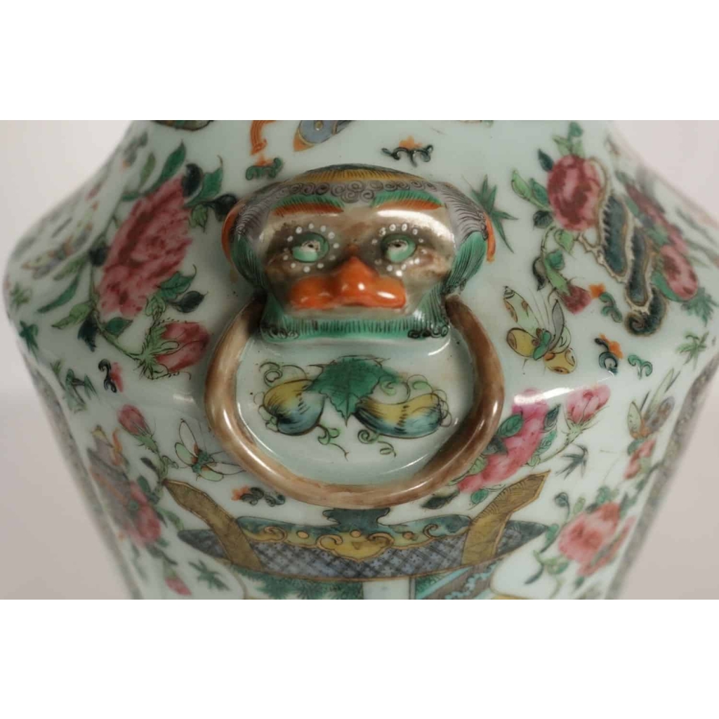 Importante lampe Chinoise du début du XXème siècle , monté de bronze doré | Biron Importante lampe Chinoise du début du XXème siècle , monté de bronze doré