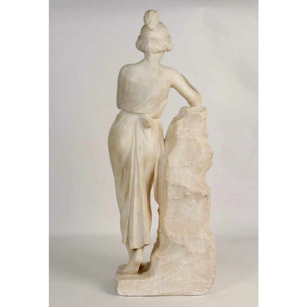 Sculpture Albâtre , Femme à la Flûte, Antiquité du 19ème Siècle | Biron Sculpture Albâtre , Femme à la Flûte, Antiquité du 19ème Siècle