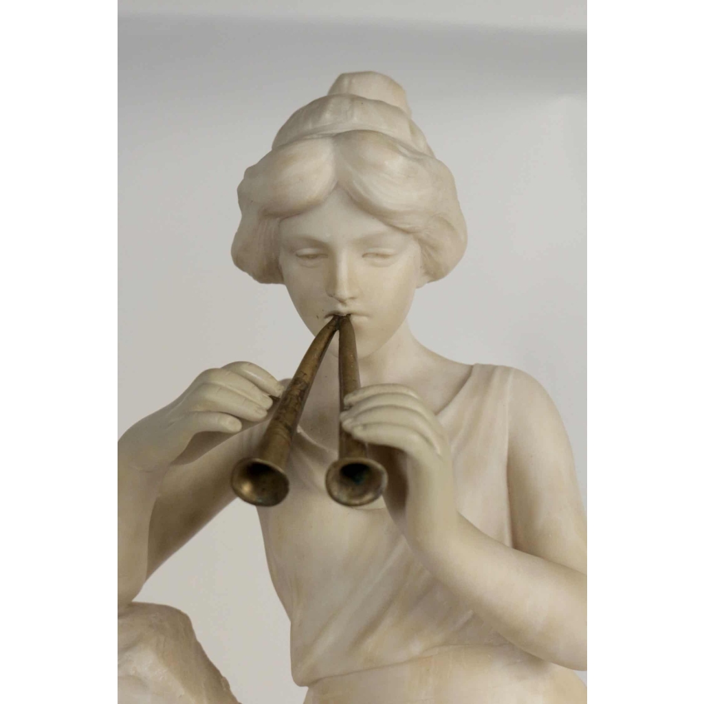 Sculpture Albâtre , Femme à la Flûte, Antiquité du 19ème Siècle | Biron Sculpture Albâtre , Femme à la Flûte, Antiquité du 19ème Siècle