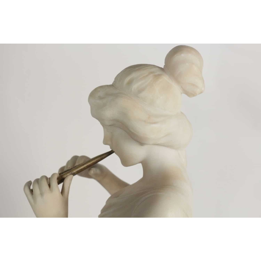 Sculpture Albâtre , Femme à la Flûte, Antiquité du 19ème Siècle | Biron Sculpture Albâtre , Femme à la Flûte, Antiquité du 19ème Siècle