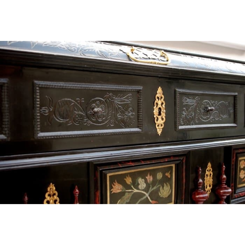 Cabinet italien du XVIIème siècle en ébène et marqueterie de pierres dures | Biron Cabinet italien du XVIIème siècle en ébène et marqueterie de pierres dures