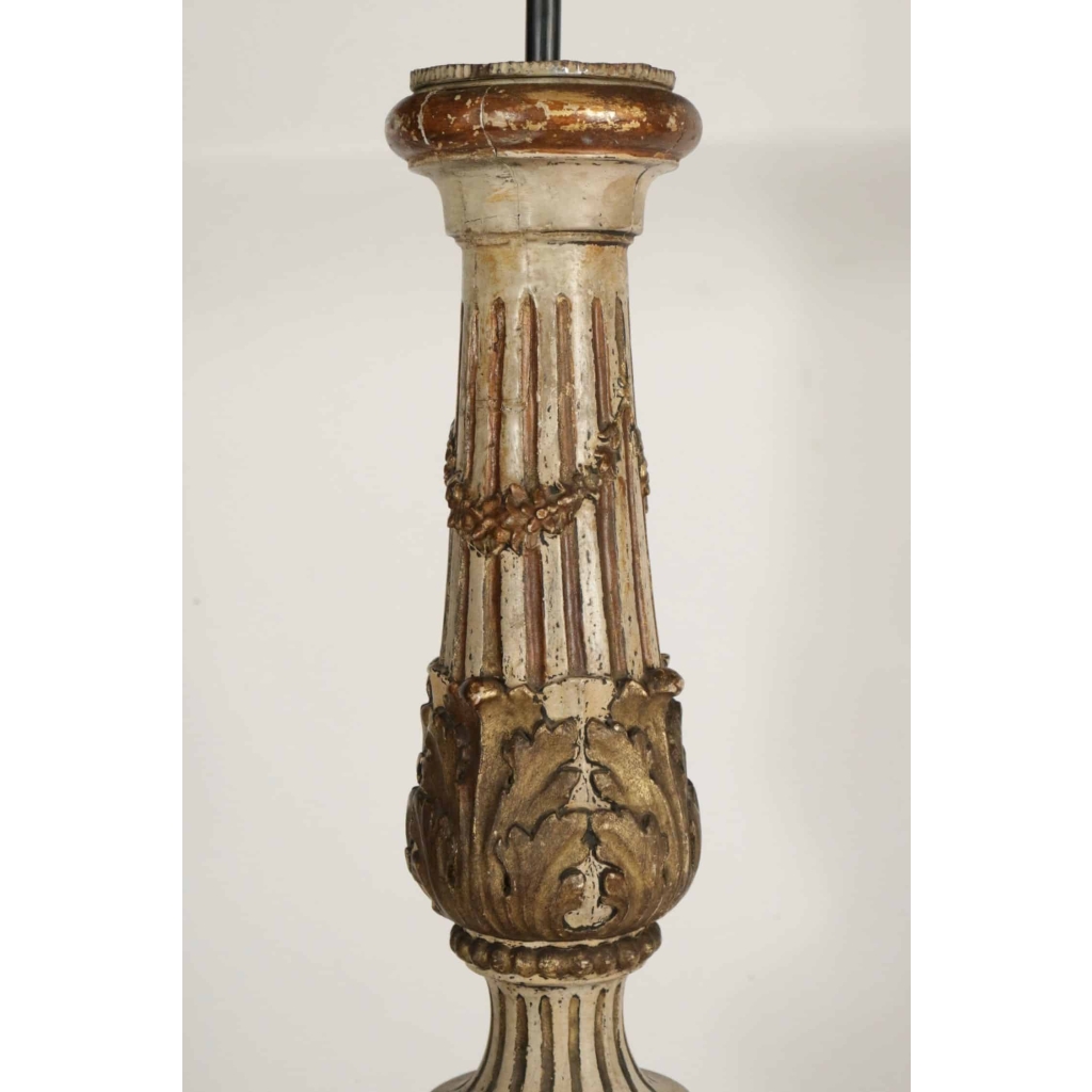 Pique cierge en bois sculpté laqué et doré, 19ème siècle. | Biron Pique cierge en bois sculpté laqué et doré, 19ème siècle.