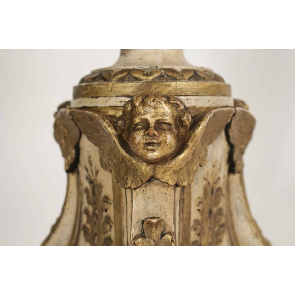 Pique cierge en bois sculpté laqué et doré, 19ème siècle. | Biron Pique cierge en bois sculpté laqué et doré, 19ème siècle.