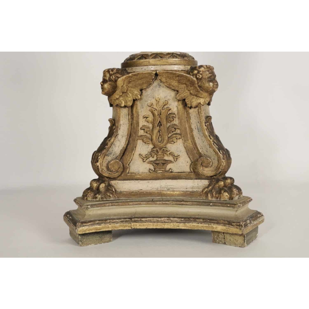 Pique cierge en bois sculpté laqué et doré, 19ème siècle. | Biron Pique cierge en bois sculpté laqué et doré, 19ème siècle.