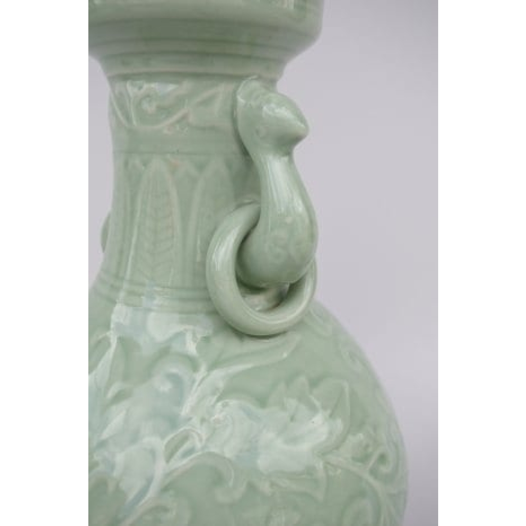 PAIRE DE LAMPES EN PORCELAIN CELADON ET DECOR EN BAS RELIEF | Biron PAIRE DE LAMPES EN PORCELAIN CELADON ET DECOR EN BAS RELIEF