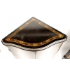 Paire d’encoignures en laque noire à décor chinoisant, circa 1930 | Biron Paire d'encoignures en laque noire à décor chinoisant, circa 1930