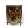 Paire d’encoignures en laque noire à décor chinoisant, circa 1930 | Biron Paire d'encoignures en laque noire à décor chinoisant, circa 1930