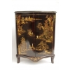 Paire d’encoignures en laque noire à décor chinoisant, circa 1930 | Biron Paire d'encoignures en laque noire à décor chinoisant, circa 1930