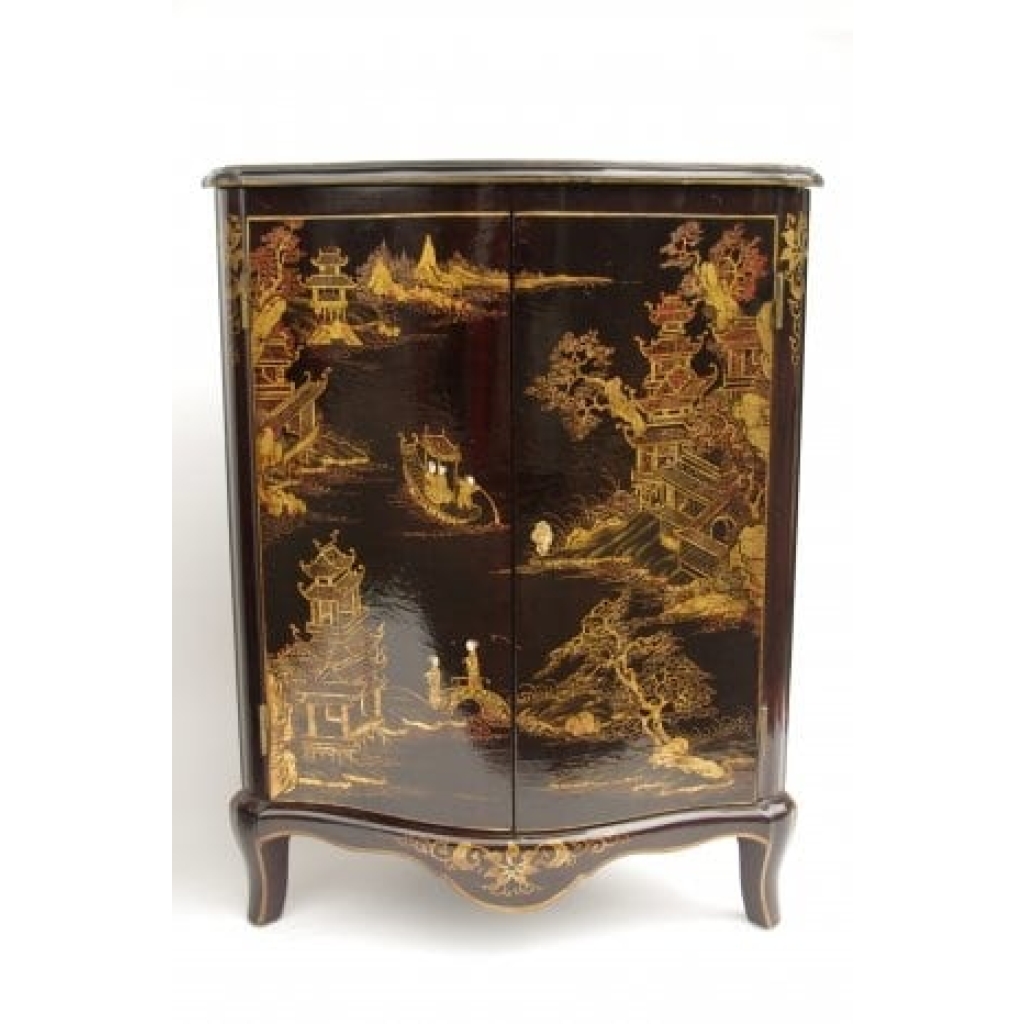 Paire d’encoignures en laque noire à décor chinoisant, circa 1930 | Biron Paire d'encoignures en laque noire à décor chinoisant, circa 1930