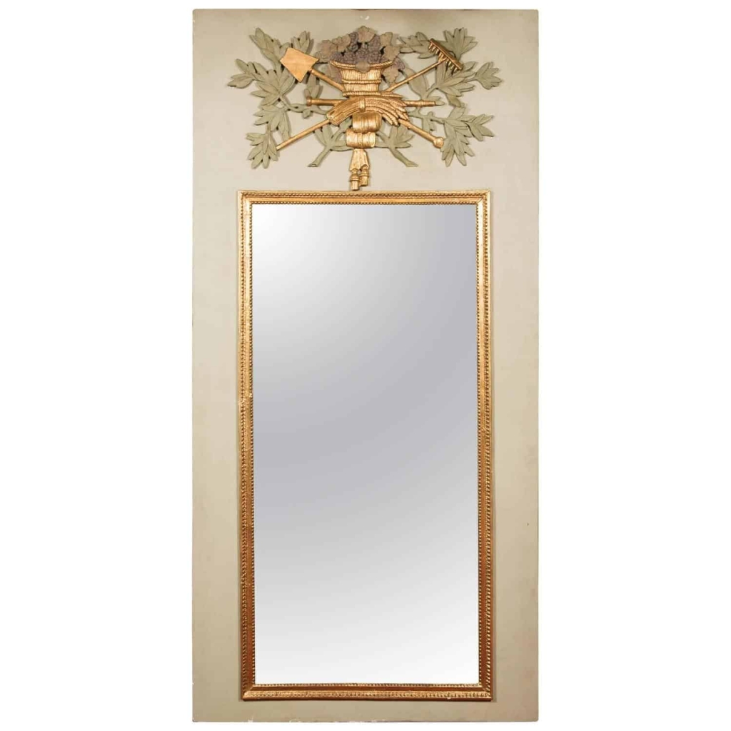 Grand Trumeau en partie du 18ème siècle en bois sculpté, doré et peint aux motifs de la richesse paysanne, miroir au mercure. | Biron |||