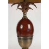 Lampe des années 1960 en laiton et résine de couleur rouge dans le goût de Charles | Biron Lampe des années 1960 en laiton et résine de couleur rouge dans le goût de Charles