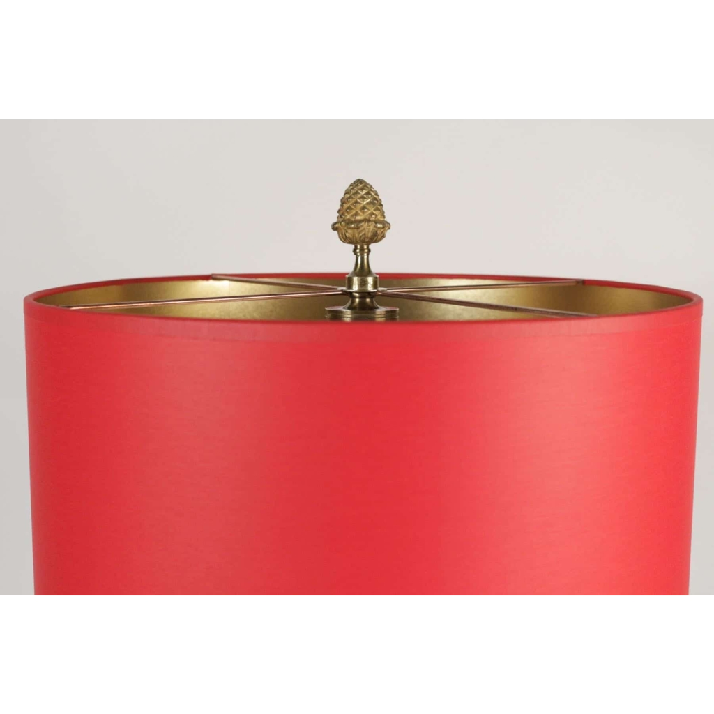 Lampe des années 1960 en laiton et résine de couleur rouge dans le goût de Charles | Biron Lampe des années 1960 en laiton et résine de couleur rouge dans le goût de Charles