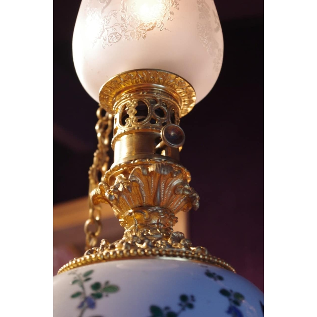 Suspension en porcelaine de Canton, monture en bronze doré, circa 1880 | Biron Suspension en porcelaine de Canton, monture en bronze doré, circa 1880