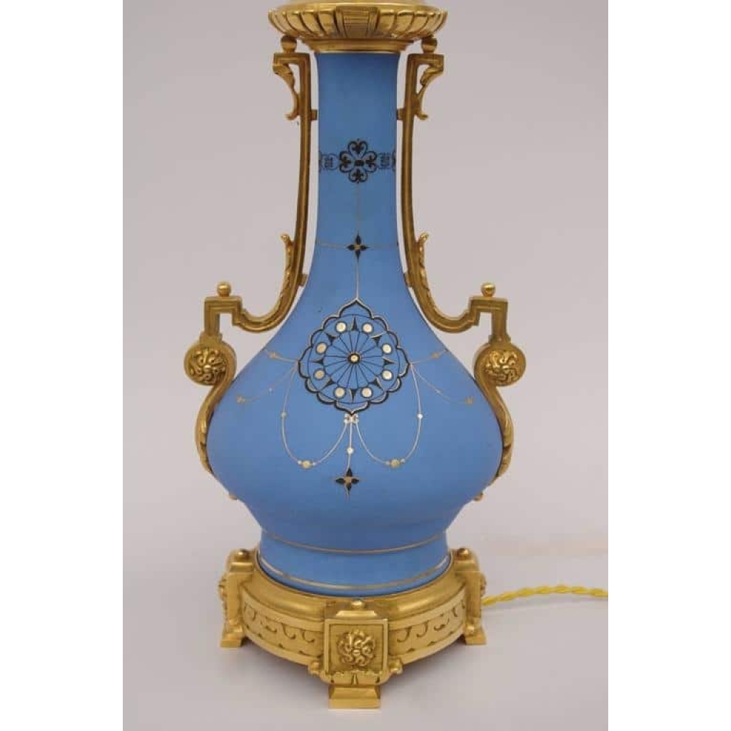 Paire de lampes en porcelaine de Paris, bleu mat, circa 1880 | Biron Paire de lampes en porcelaine de Paris, bleu mat, circa 1880