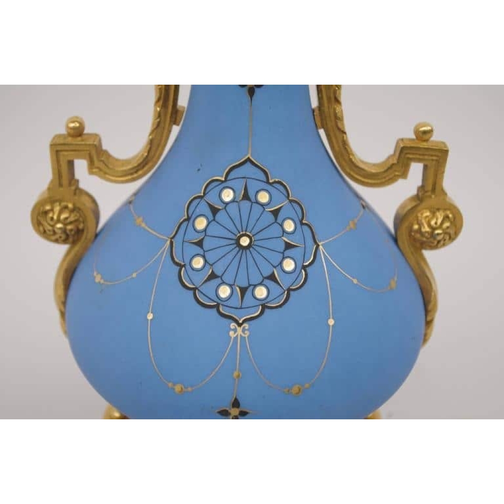 Paire de lampes en porcelaine de Paris, bleu mat, circa 1880 | Biron Paire de lampes en porcelaine de Paris, bleu mat, circa 1880
