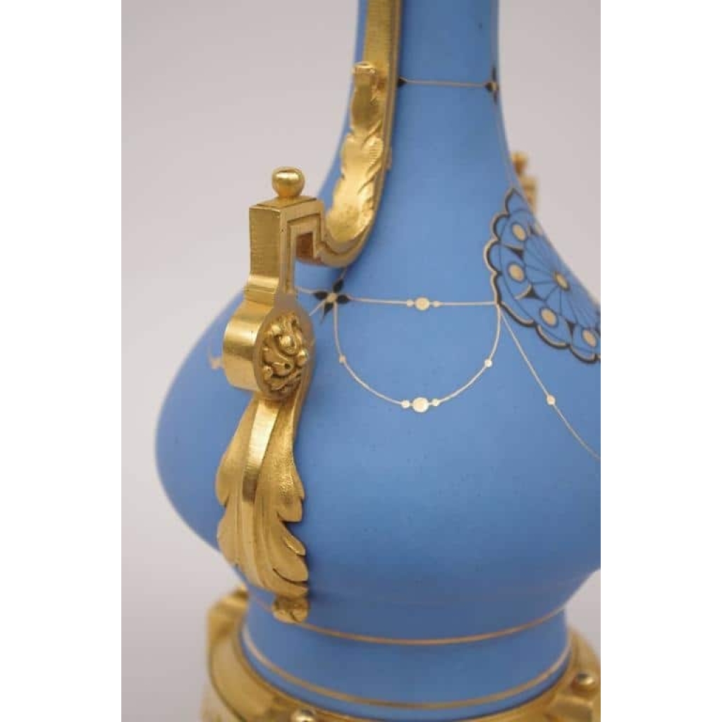 Paire de lampes en porcelaine de Paris, bleu mat, circa 1880 | Biron Paire de lampes en porcelaine de Paris, bleu mat, circa 1880