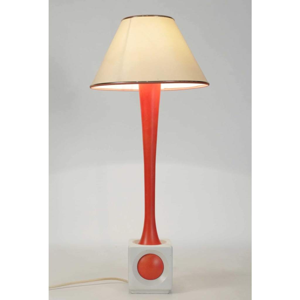 Lampe en bois peint orange et blanc, année 1960. | Biron ||||||