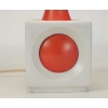 Lampe en bois peint orange et blanc, année 1960. | Biron Lampe en bois peint orange et blanc, année 1960.