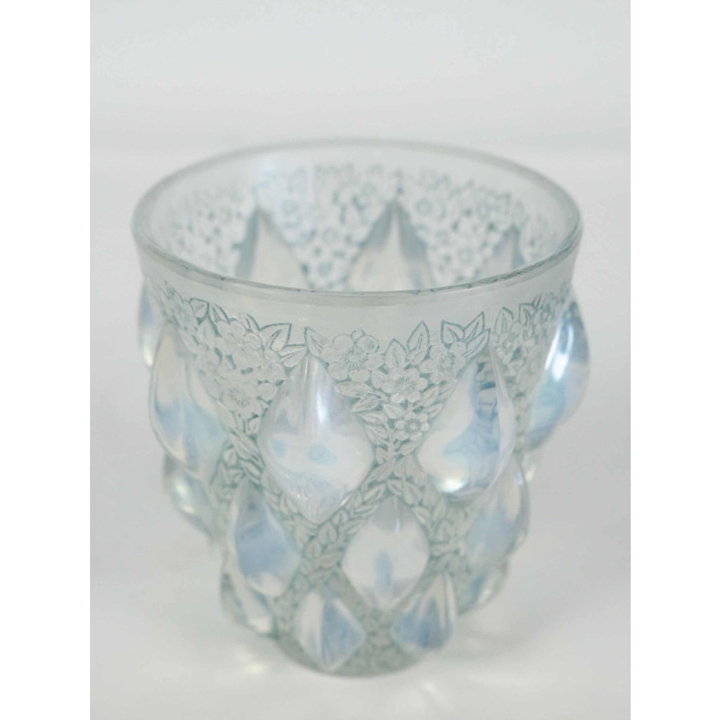 René Lalique vase « Rampillon » opalescent | Biron René Lalique vase "Rampillon" opalescent