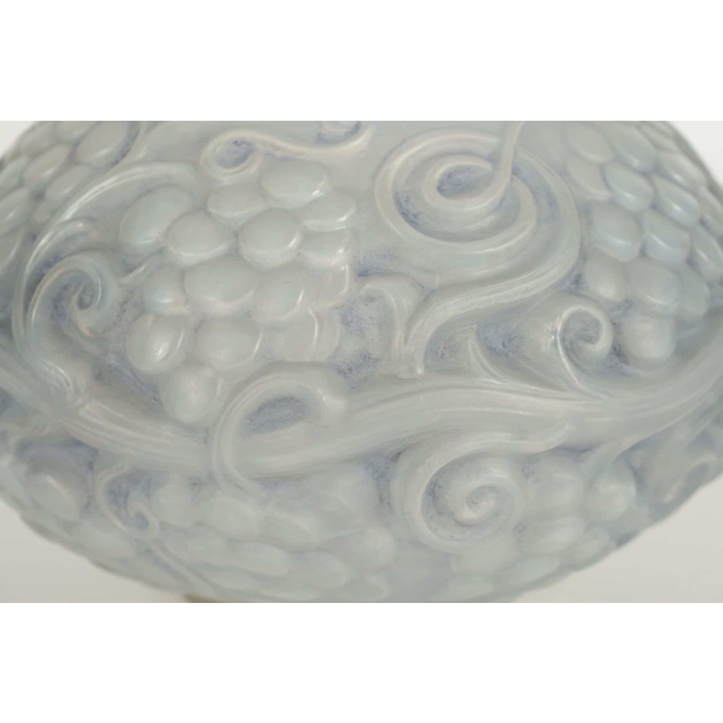 René Lalique vase « FONTAINEBLEAU » Opalescent | Biron René Lalique vase "FONTAINEBLEAU" Opalescent