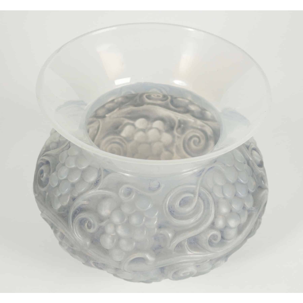 René Lalique vase « FONTAINEBLEAU » Opalescent | Biron René Lalique vase "FONTAINEBLEAU" Opalescent