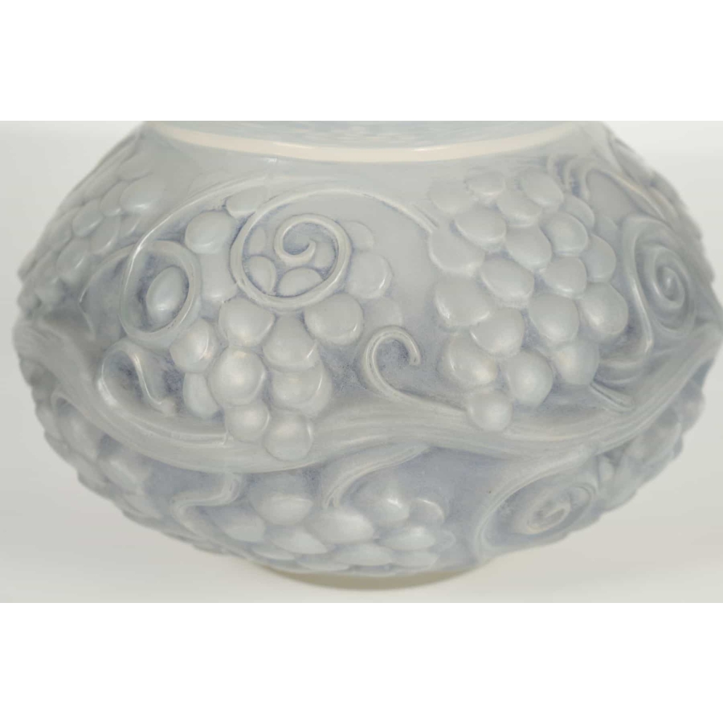 René Lalique vase « FONTAINEBLEAU » Opalescent | Biron René Lalique vase "FONTAINEBLEAU" Opalescent