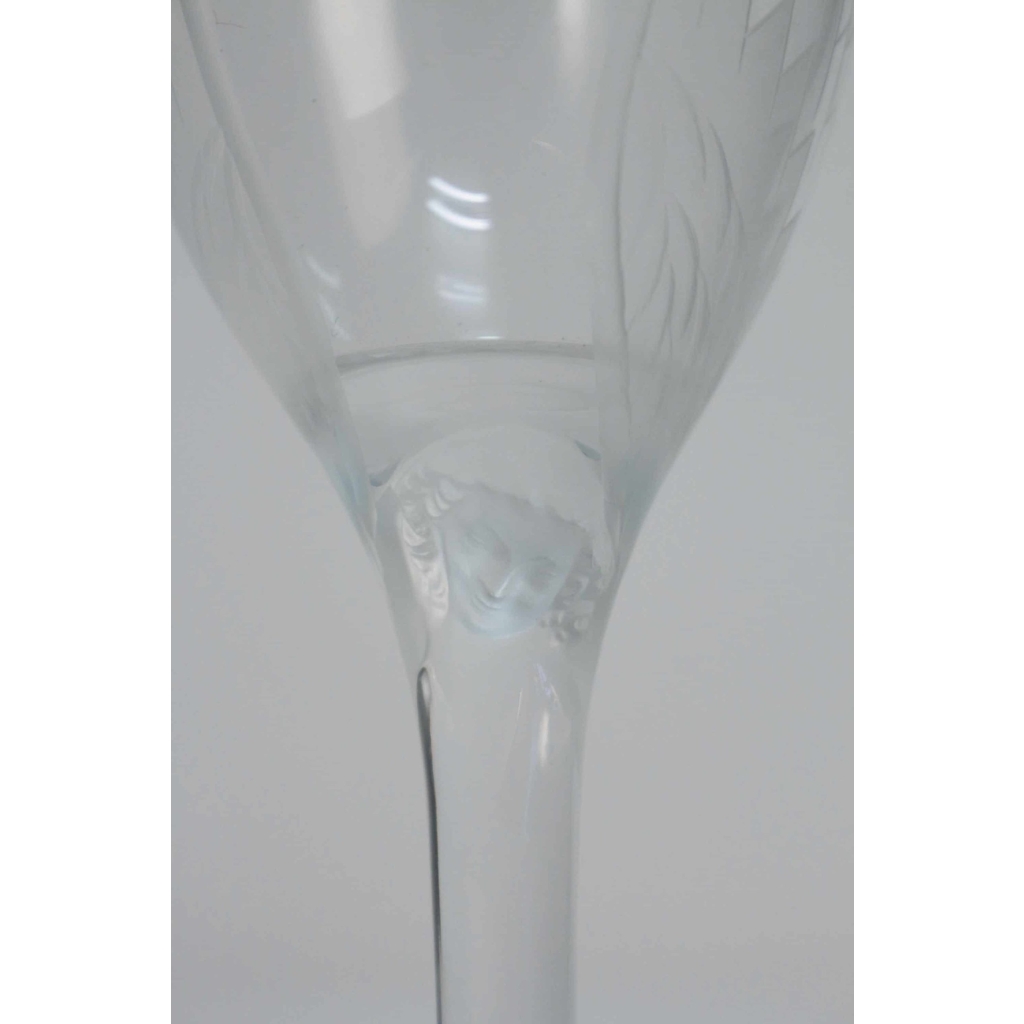 Marc Lalique (1900 -1977) Flute a Champagne Sourire de Reims | Biron Marc Lalique (1900 -1977) Flute a Champagne Sourire de Reims