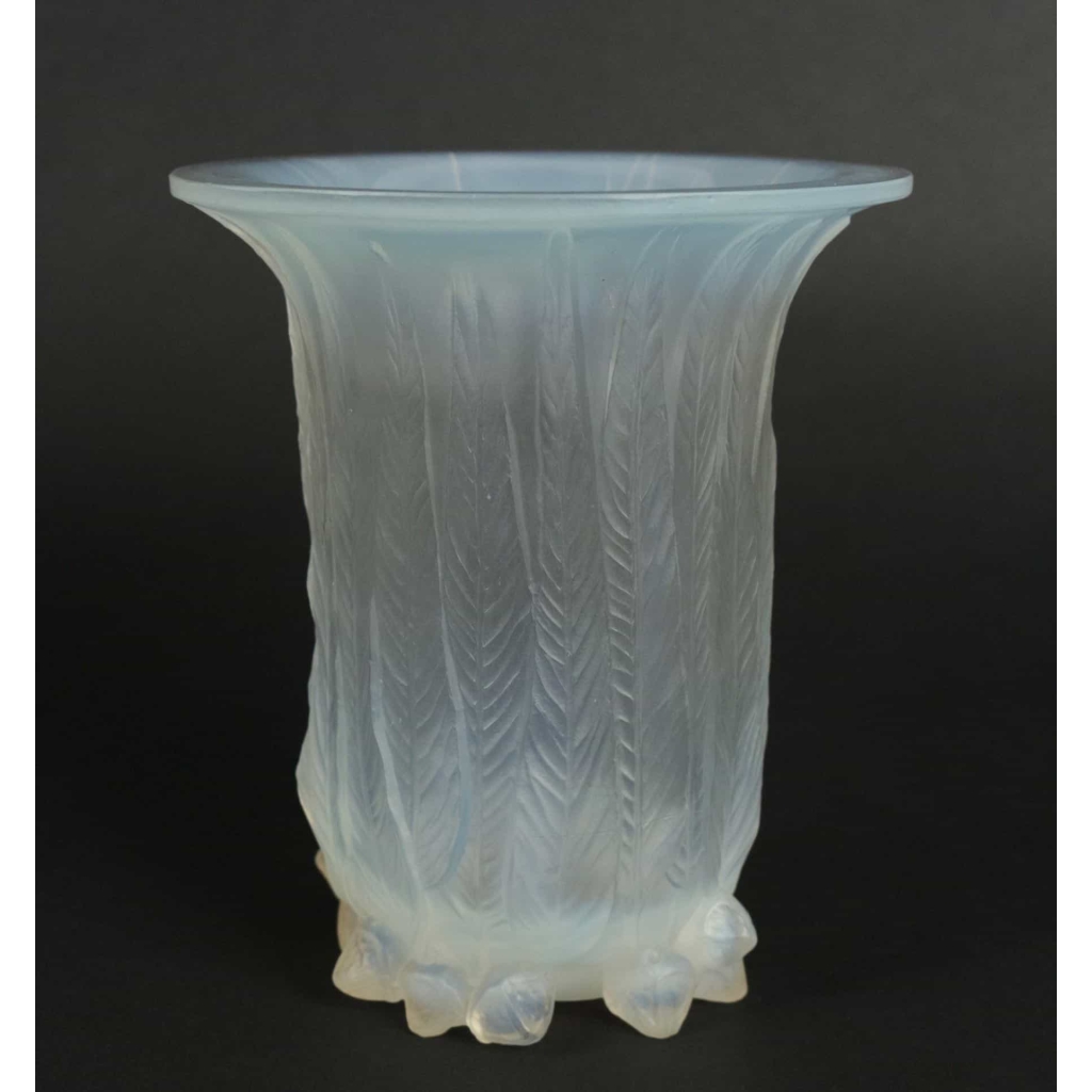 René Lalique Vase « Eucalyptus » opalescent | Biron ||||