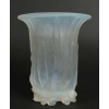 René Lalique Vase « Eucalyptus » opalescent | Biron René Lalique Vase "Eucalyptus" opalescent